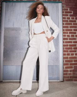 LAWRENCE WHITE LEATHER 13 LAWRENCE WHITE LEATHER -Stevemadden SM 2022 SEPTEMBER LIFESTYLE 16 LAWRENCE BM302760 BM303289 0149