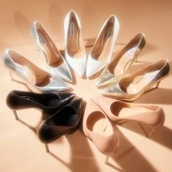 EVELYN GOLD EXOTIC -Stevemadden SM 2023 FEBRUARY STILLS 02 EVELYN 0041 CROP 8f4814ae 595a 4fcd a580 5a70e583788f