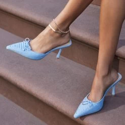 BRIANNE BLUE FABRIC -Stevemadden SM 2023 MARCH LIFESTYLE 07 BRIANNE 1381 CROP