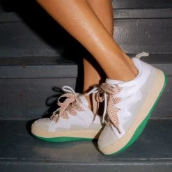 ROARING WHITE MULTI 14 ROARING WHITE MULTI -Stevemadden SM 2023 MAR WK 1 20 ROARING WHITE GREEN 0172