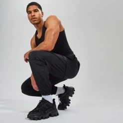 PONCE BLACK -Stevemadden SM 2023 MAY RETAIL 03 PONCE 6045 CROPPED