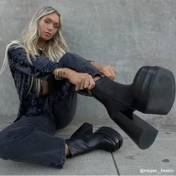 COBRA BLACK LEATHER -Stevemadden cobra